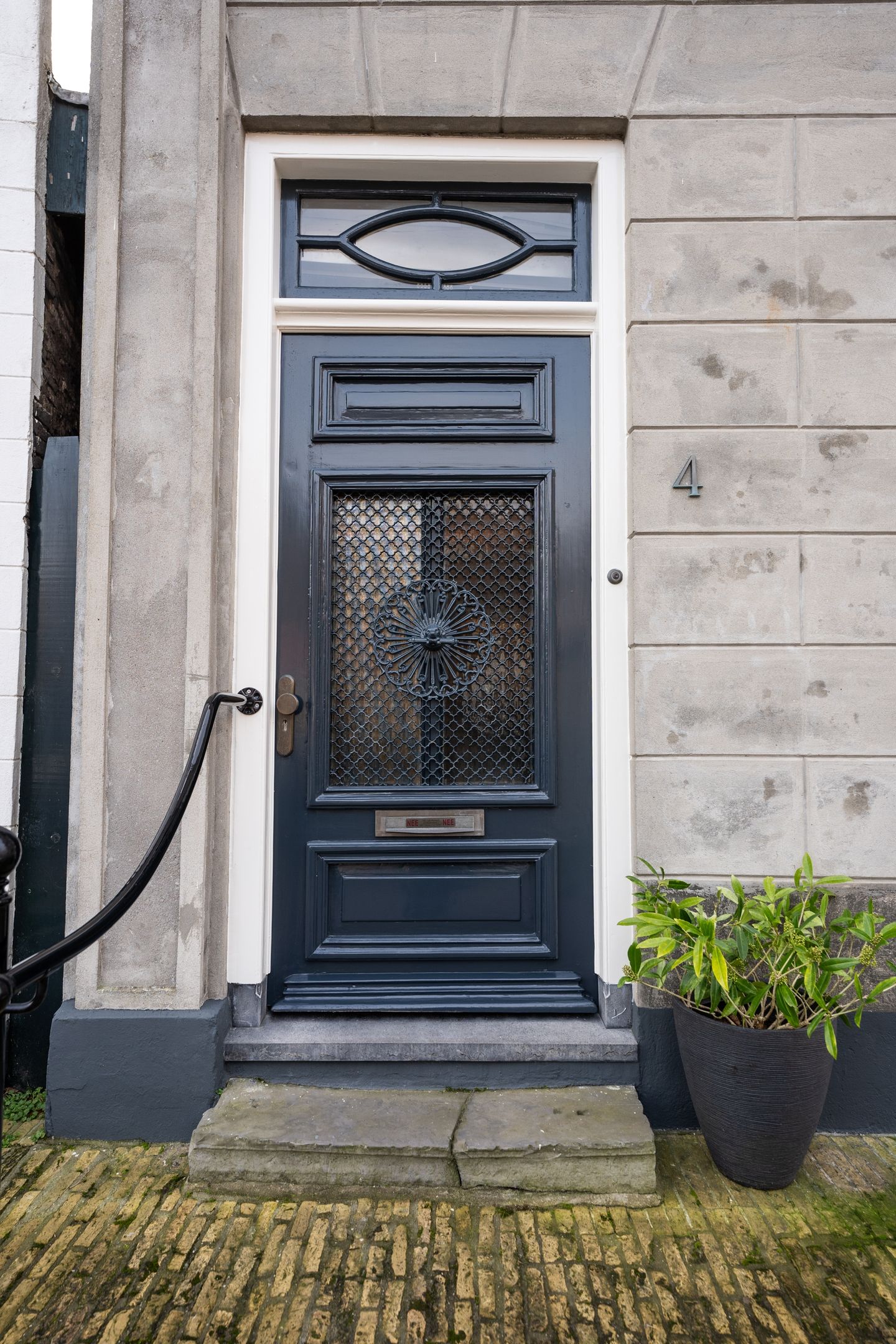 Foto 4 van Warmoesstraat 4