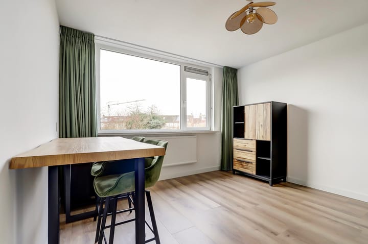 Photo 21 of Volkerakstraat 48