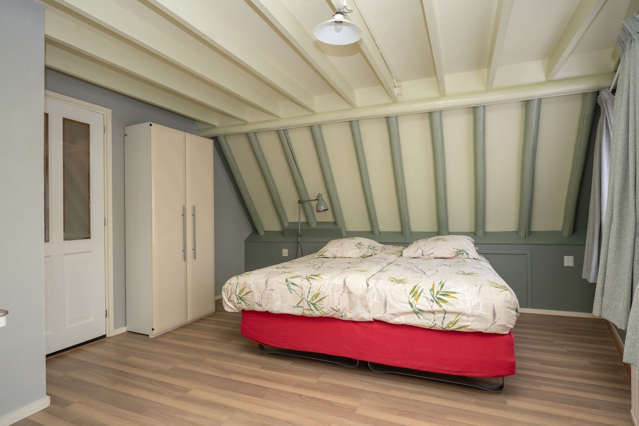 Foto 24 van Warmoesstraat 4