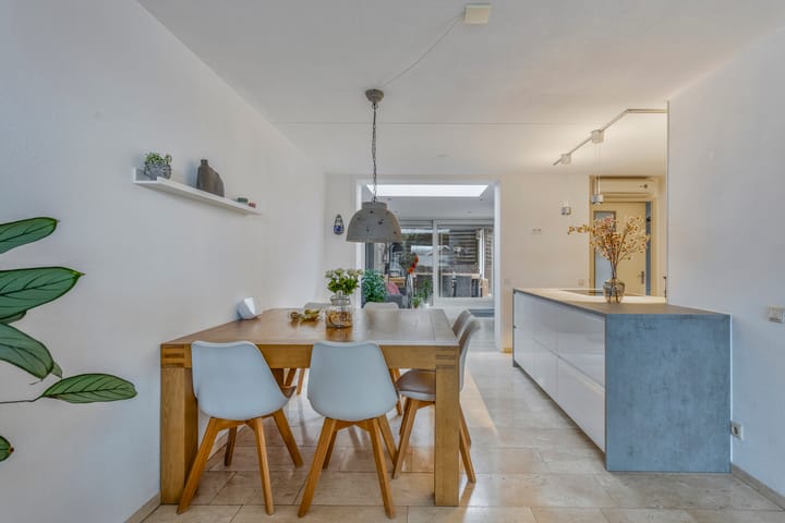 Foto 12 van John Erkensstraat 2