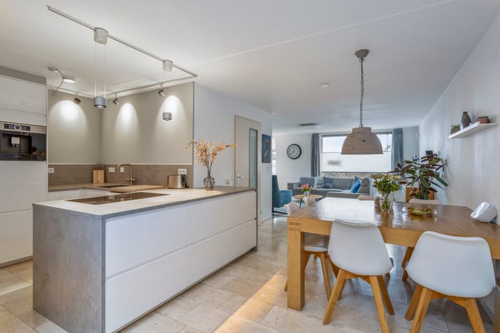 Foto 13 van John Erkensstraat 2