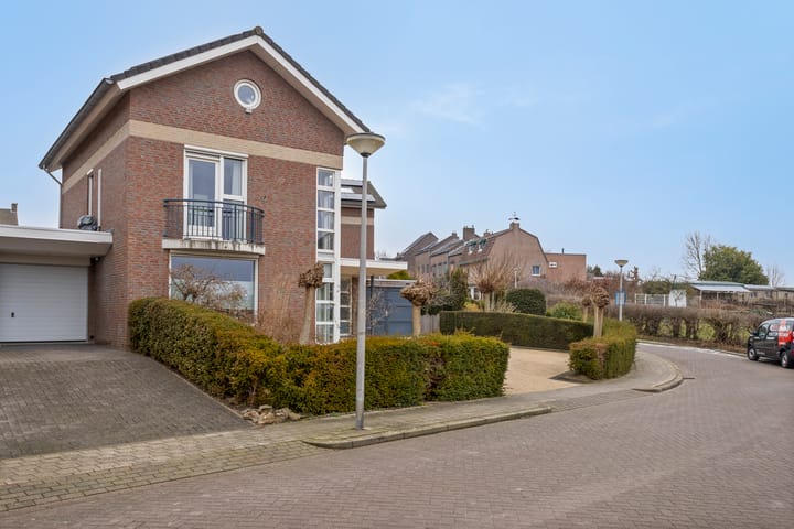 Foto 44 van John Erkensstraat 2