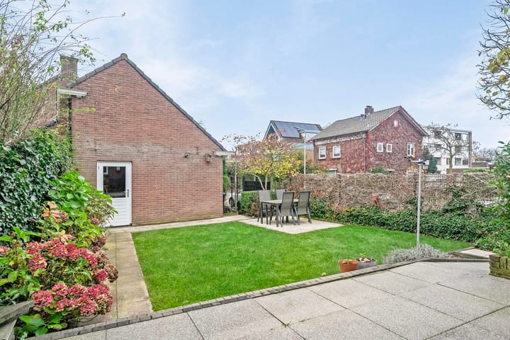 Foto 37 van Professor Schrijnenstraat 1