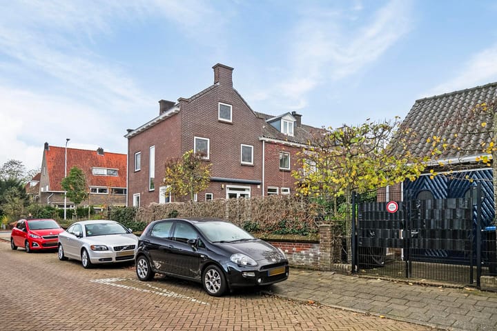 Foto 38 van Professor Schrijnenstraat 1