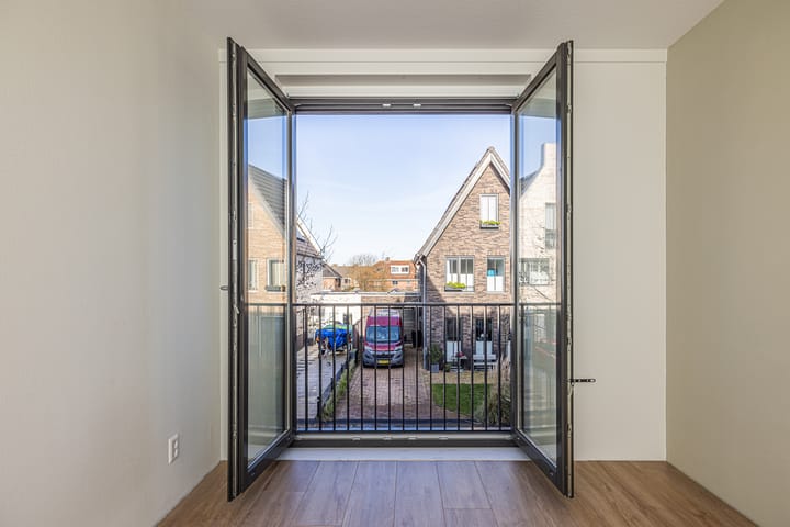 Photo 18 of Meeroever 59