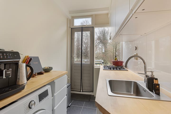 Photo 14 of Koninginneweg 141