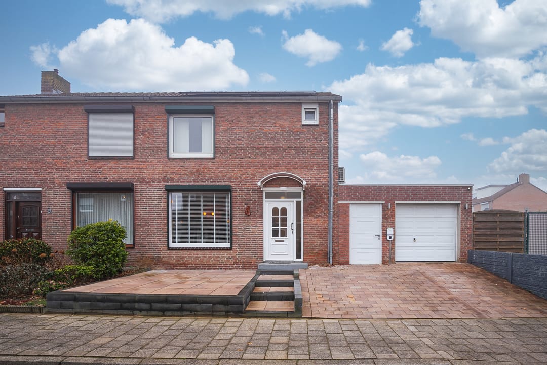 Photo 1 of Dr. Marga Klompéstraat 4