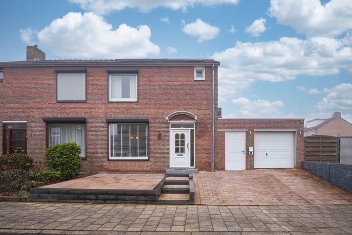 Foto 1 van Dr. Marga Klompéstraat 4