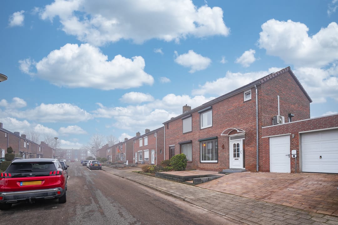 Photo 26 of Dr. Marga Klompéstraat 4