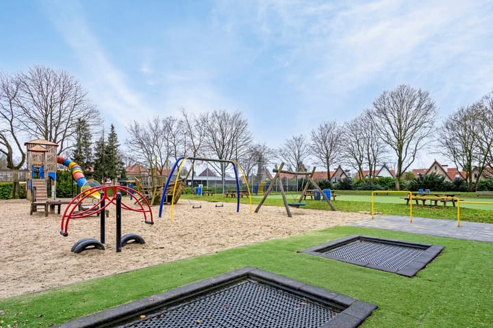 Foto 33 van Anna van Burenlaan 40