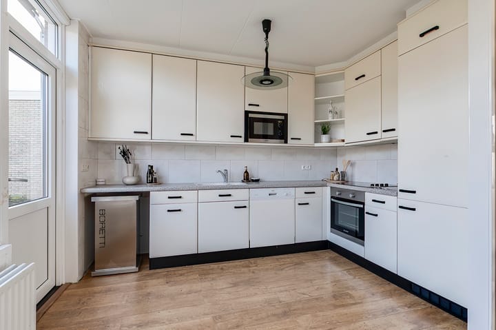 Photo 6 of Spiraeastraat 37