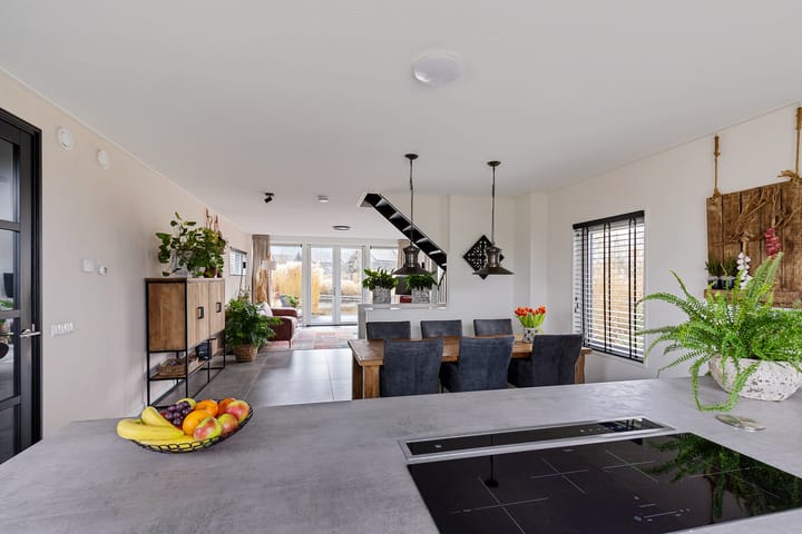 Photo 9 of Sleatemar 94