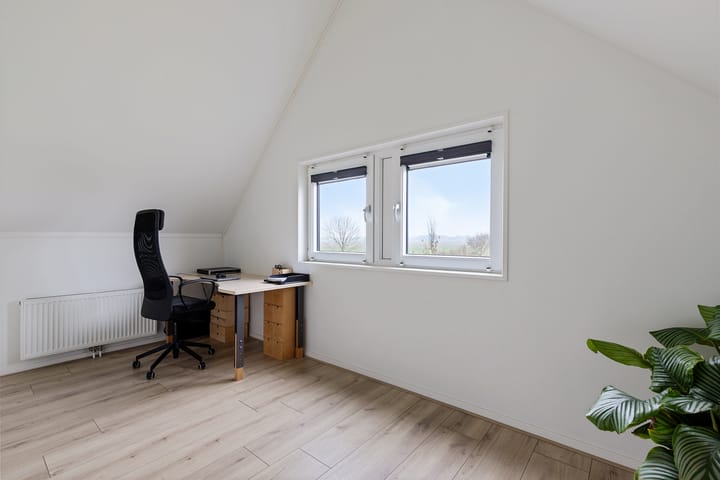 Photo 23 of Sleatemar 94