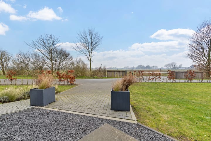 Photo 32 of Sleatemar 94