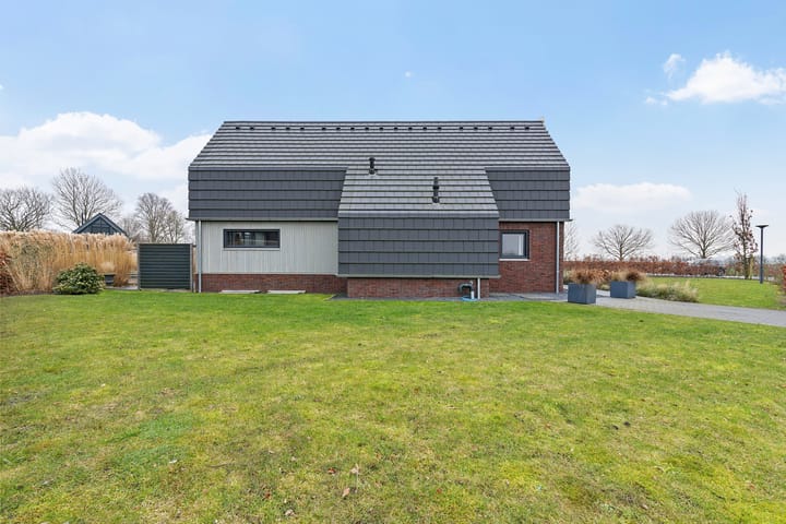 Photo 46 of Sleatemar 94