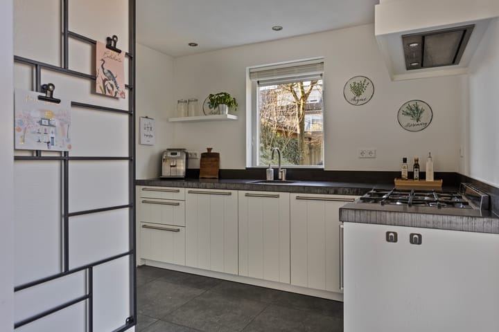 Photo 16 of van den Berghstraat 7