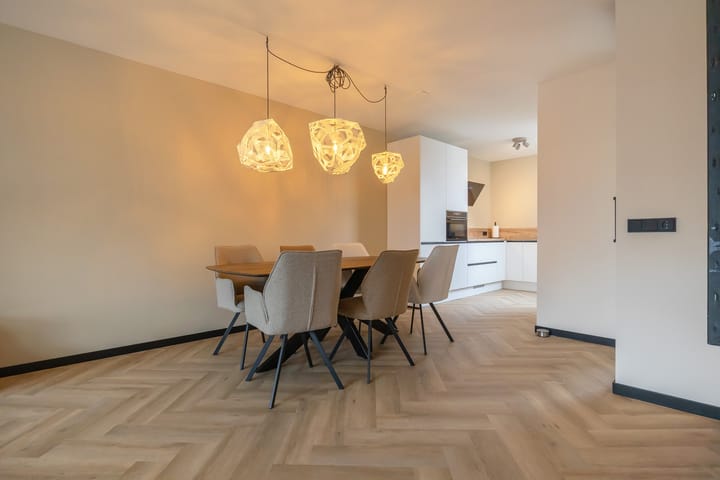 Foto 9 van Pluto 209