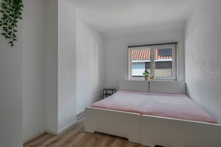 Foto 16 van Tholensstraat 143