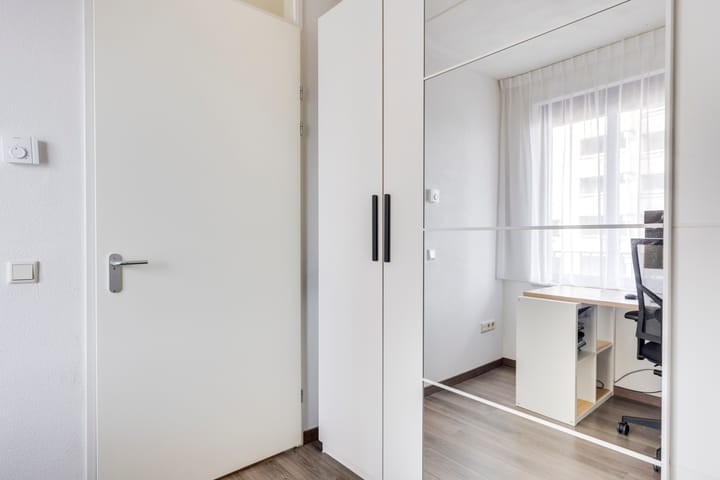 Photo 32 of Kluisstraat 153