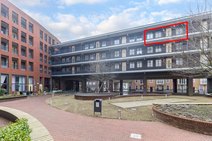 Photo 40 of Kluisstraat 153