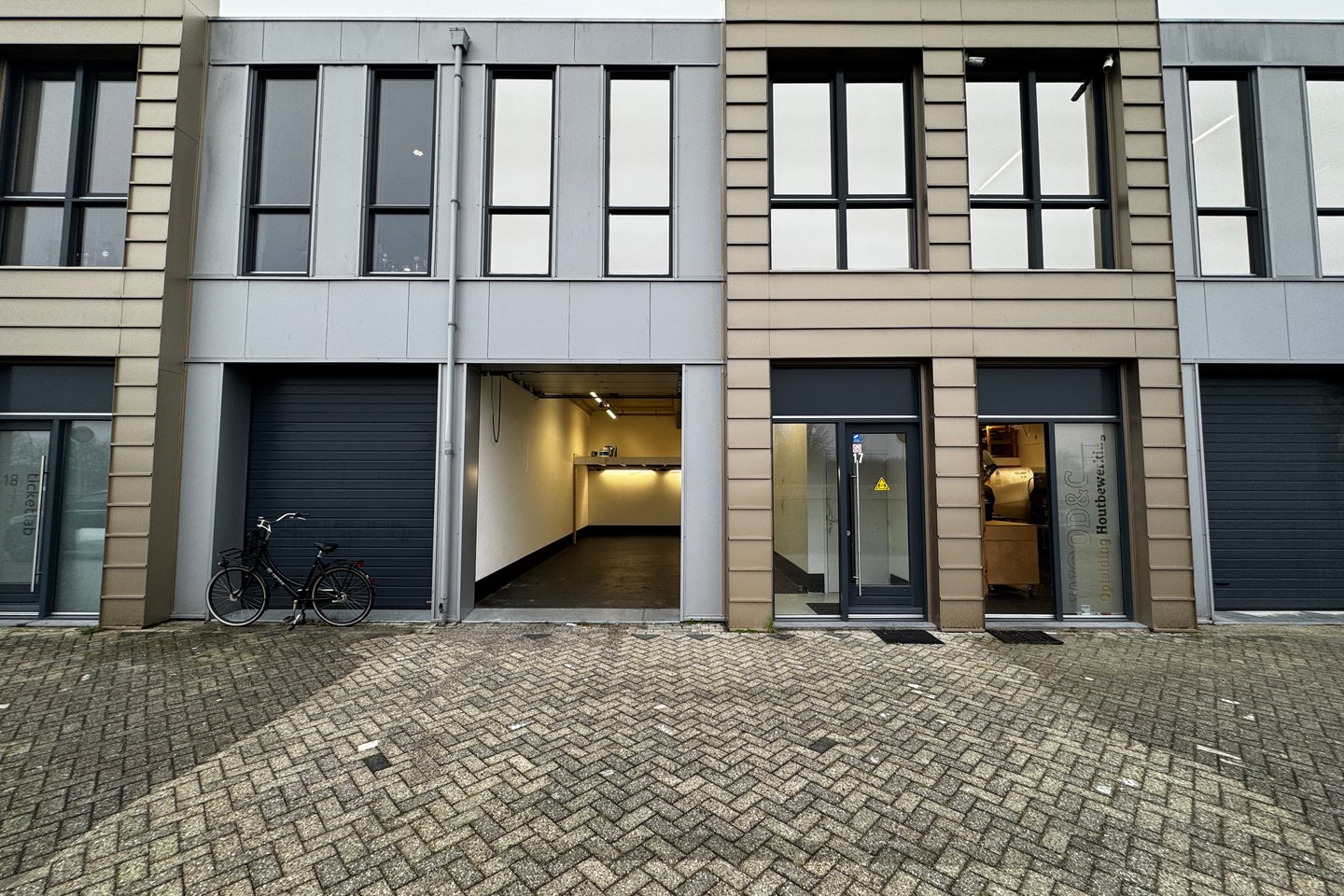 Bekijk foto 2 van Faradaystraat 17-17