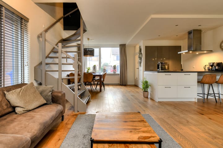 Foto 19 van van Colsterstraat 15