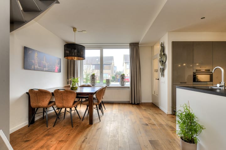 Foto 20 van van Colsterstraat 15