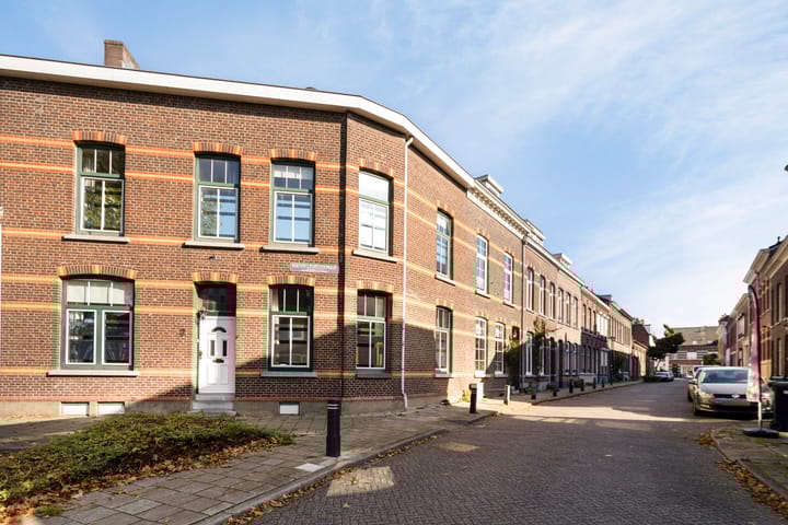 Foto 36 van Dokter Leurszijstraat 2