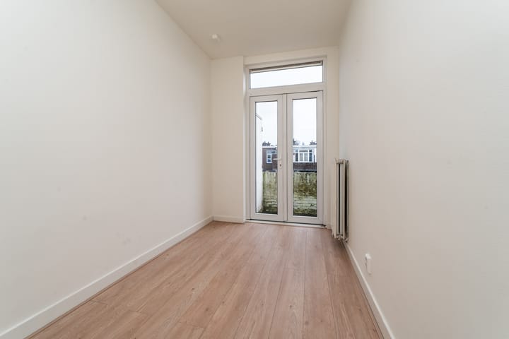 Photo 11 of Vierhoutenstraat 4