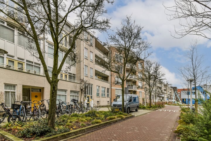 View photo of Lizzy Ansinghstraat 31