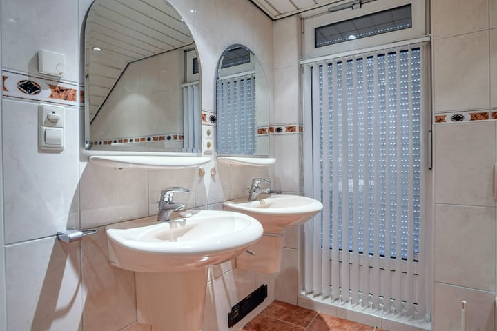 Foto 32 van Nieuwenhoflaan 1