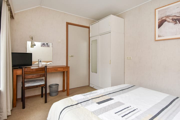 Photo 32 of Evertsenstraat 4