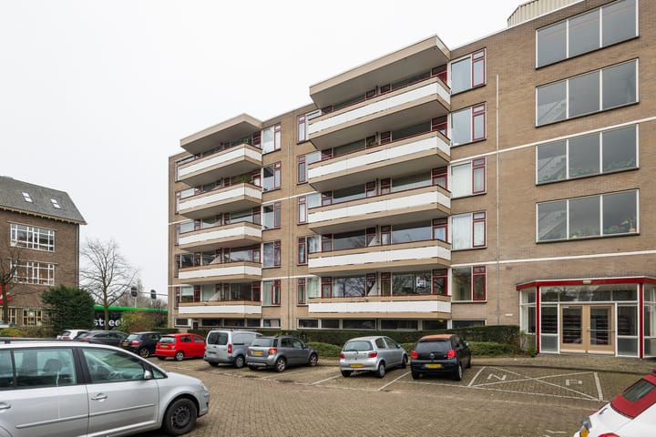 Foto 18 van Haagplein 63