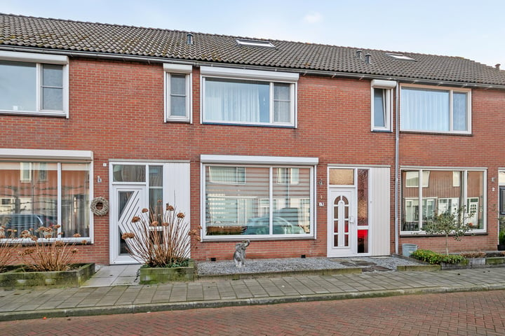 Bekijk foto van Prinses Beatrixstraat 4