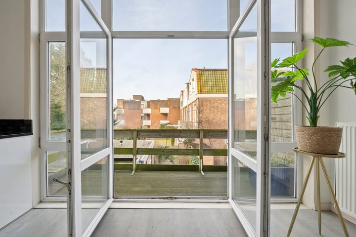 Photo 7 of Voorhelmstraat 6-A