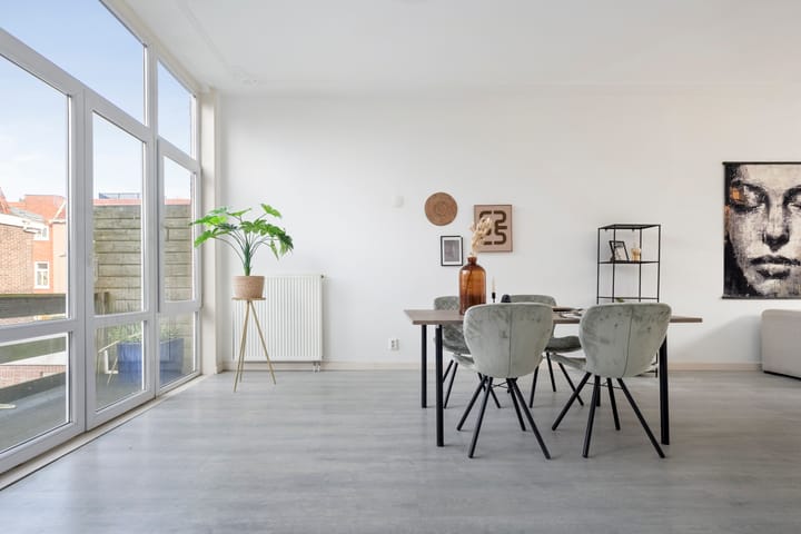 Photo 18 of Voorhelmstraat 6-A