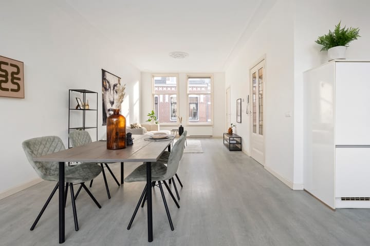 Photo 19 of Voorhelmstraat 6-A