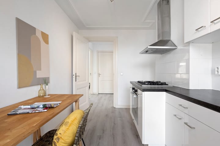 Photo 30 of Voorhelmstraat 6-A