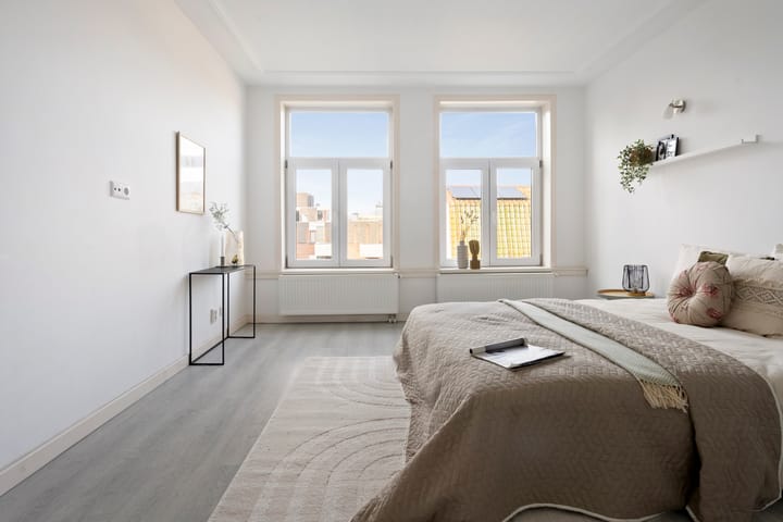 Photo 32 of Voorhelmstraat 6-A