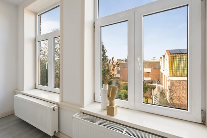 Photo 33 of Voorhelmstraat 6-A