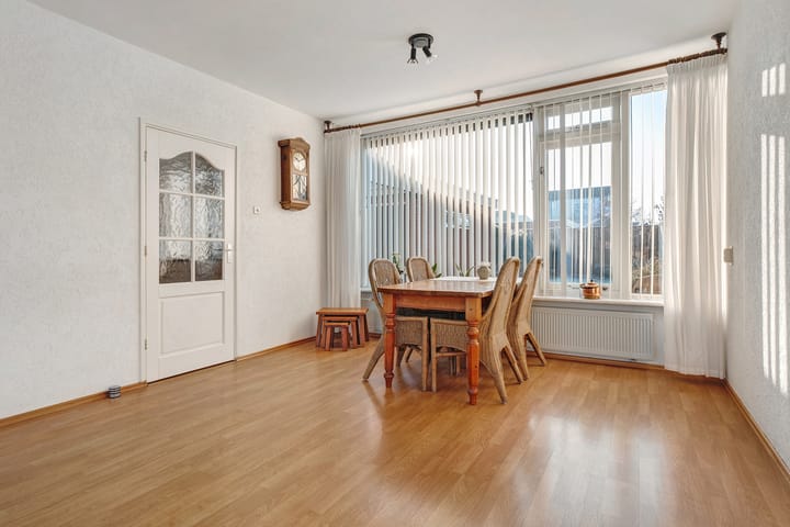 Foto 12 van Meeuwenstraat 14