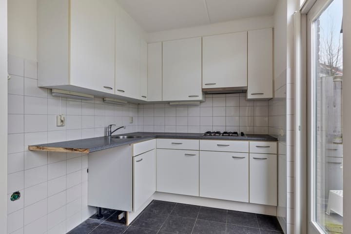 Photo 12 of Zeehondstraat 48