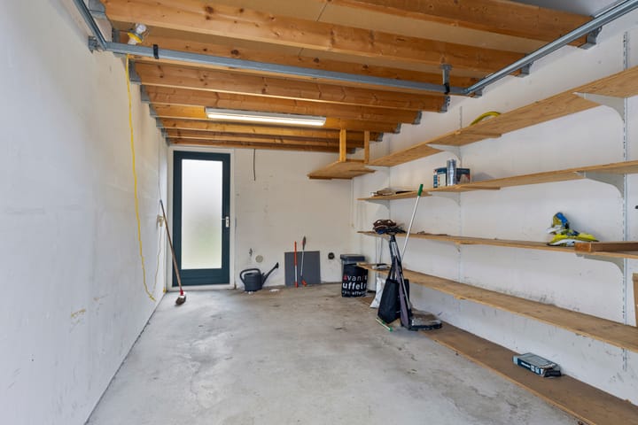 Photo 19 of Zeehondstraat 48