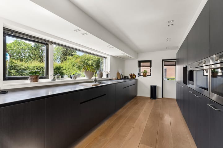 Photo 13 of Loeffenstraat 26