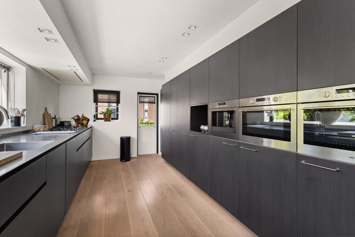 Photo 14 of Loeffenstraat 26