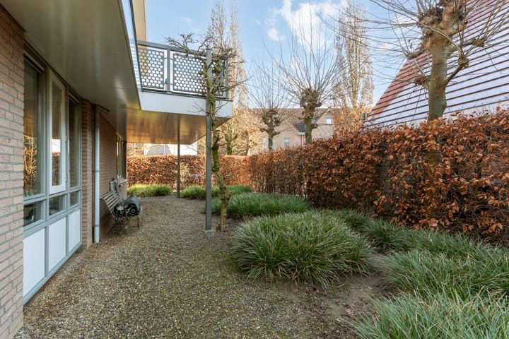 Photo 39 of Loeffenstraat 26