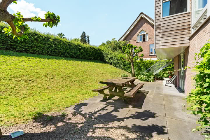 Photo 44 of Loeffenstraat 26