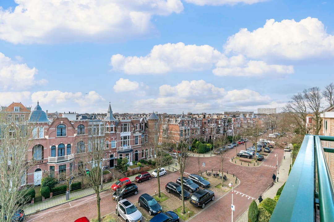 Foto 2 van Johan van Oldenbarneveltlaan 23-H