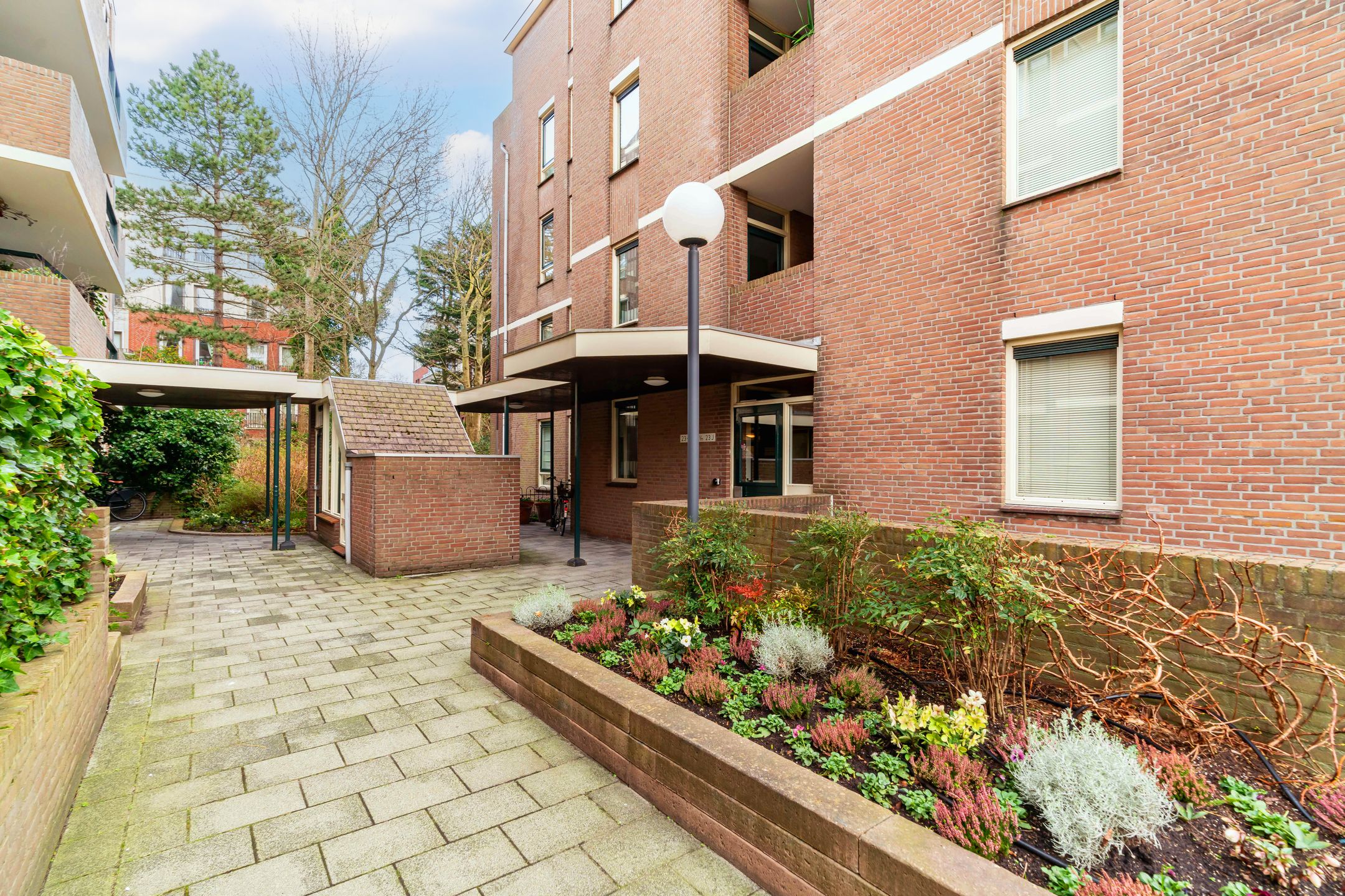 Foto 3 van Johan van Oldenbarneveltlaan 23-H