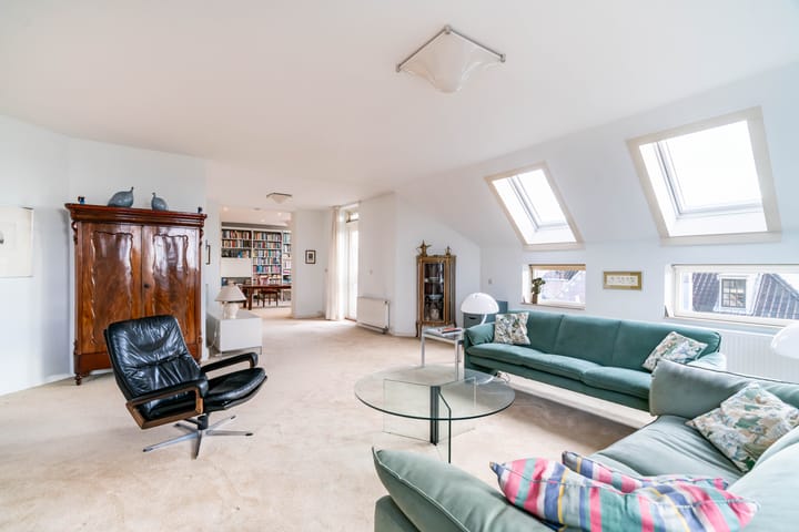 Foto 11 van Johan van Oldenbarneveltlaan 23-H